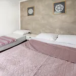 Feriehus House Zora Otok Zizanj