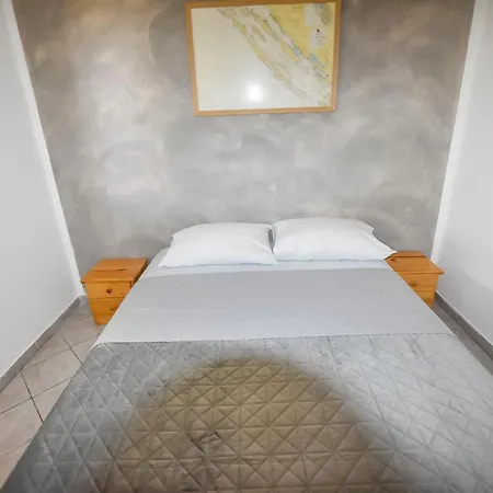 House Zora * Otok Zizanj